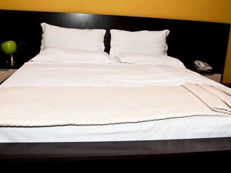 Green House Hotel & Restaurant Tiranë Ngoại thất bức ảnh