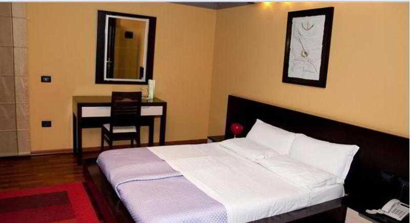 Green House Hotel & Restaurant Tiranë Ngoại thất bức ảnh
